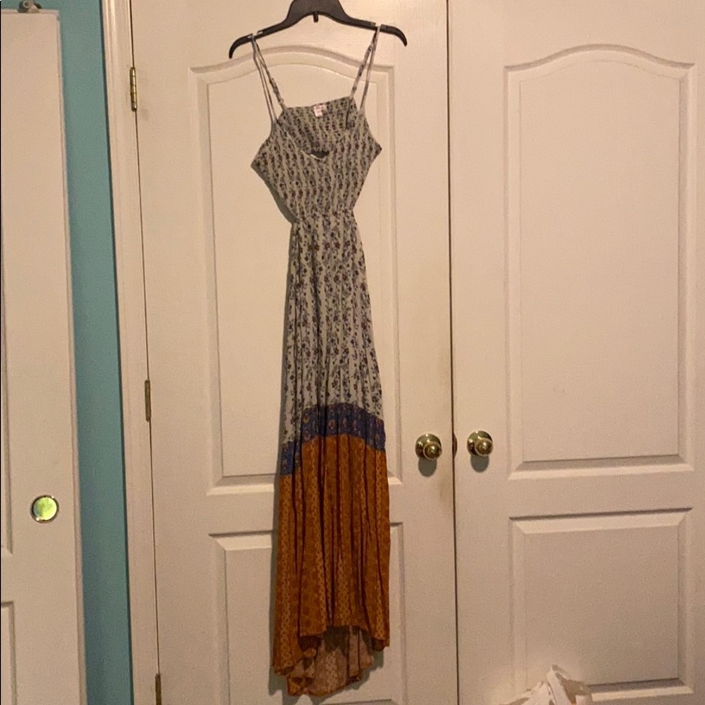 Open-back maxi-dress